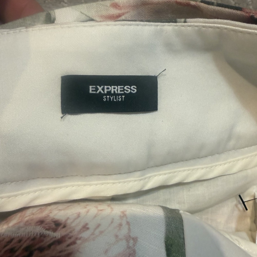 Express Size 2 Stylist Super High Rise Linen-Blend Floral Shorts w Belt NWT - Picture 4 of 5